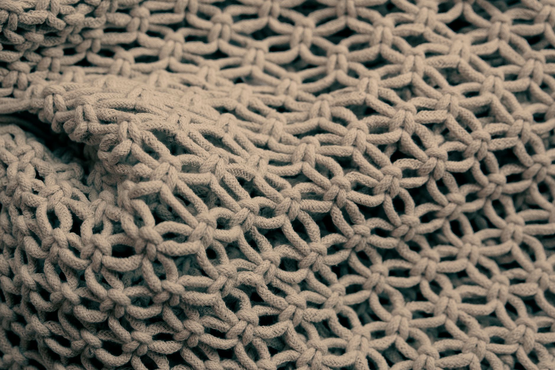 Macramé Knots: A Basic Beginner’s Guide